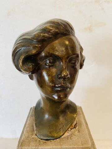 buste de femme par Lucien Lafaye en bronze patine brune . XX siècle .