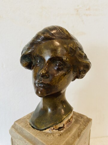 buste de femme par Lucien Lafaye en bronze patine brune . XX siècle .