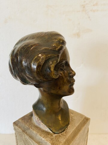 buste de femme par Lucien Lafaye en bronze patine brune . XX siècle .