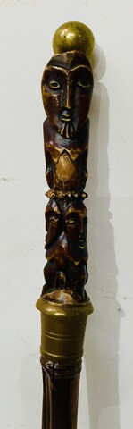 canne à décor africain en os et boule en bronze fut bambou . XX siècle .