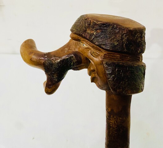 canne le vieil homme au long nez en bois de noisetier . XX siècle .