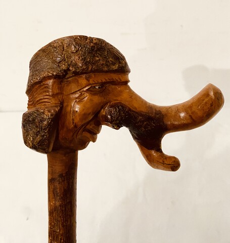 canne le vieil homme au long nez en bois de noisetier . XX siècle .