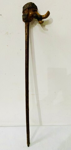 canne le vieil homme au long nez en bois de noisetier . XX siècle .