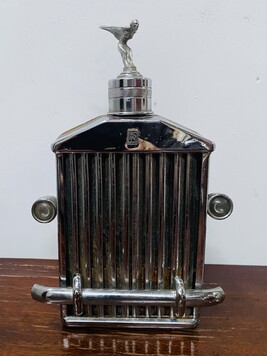 carafe à whisky et boite à musique Rolls Royce . XX siècle .