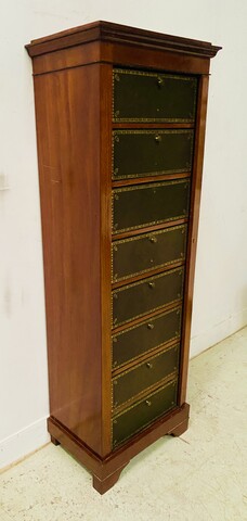 cartonnier Louis Philippe un rang huit tiroirs en acajou  . XIX siècle.