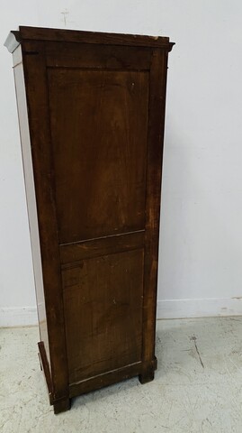 cartonnier Louis Philippe un rang huit tiroirs en acajou  . XIX siècle.