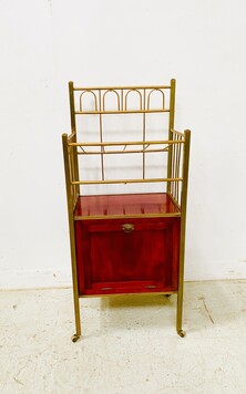 casier à musique formant bar en laiton et caisson en acajou vernis . XX siècle .