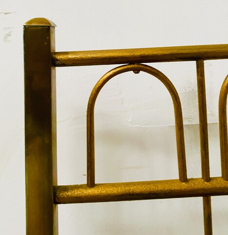 casier à musique formant bar en laiton et caisson en acajou vernis . XX siècle .