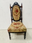 chaise époque Louis Philippe à montants dégagés . XIX siècle .
