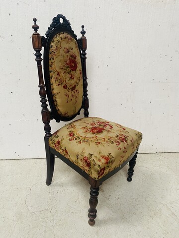 chaise époque Louis Philippe à montants dégagés . XIX siècle .
