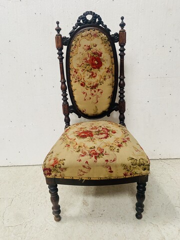 chaise époque Louis Philippe à montants dégagés . XIX siècle .