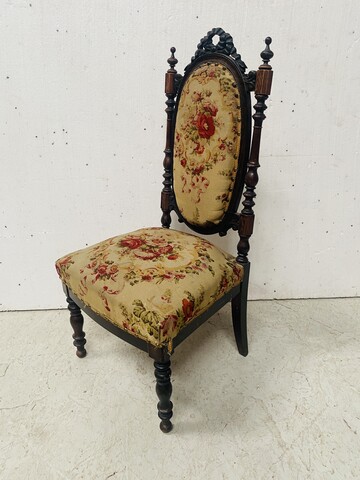 chaise époque Louis Philippe à montants dégagés . XIX siècle .