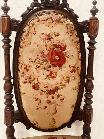 chaise époque Louis Philippe à montants dégagés . XIX siècle .