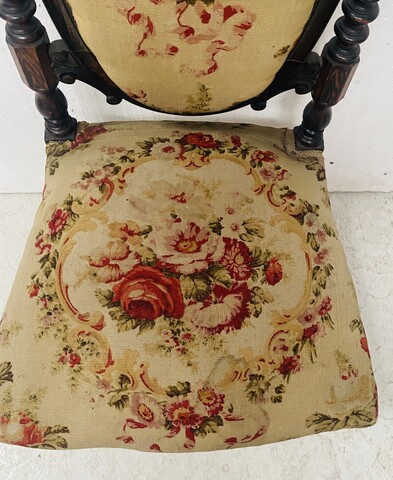 chaise époque Louis Philippe à montants dégagés . XIX siècle .