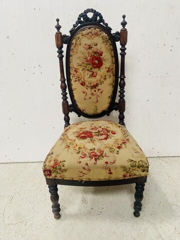 chaise époque Louis Philippe à montants dégagés . XIX siècle .