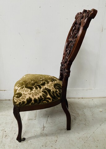 chaise époque Napoléon III en acajou massif finement sculpté . XIX siècle .