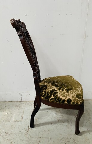 chaise époque Napoléon III en acajou massif finement sculpté . XIX siècle .