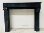 Cheminée époque Napoléon III a corbeau en marbre noir . XIX siècle .