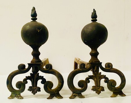 chenets en bronze finement ciselé trace de dorure . XIX siècle .