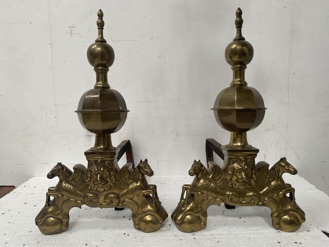 chenets en laiton à décor de chevaux marin et mufle de lion . XX siècle .