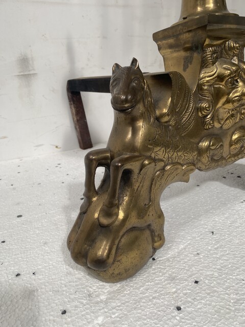 chenets en laiton à décor de chevaux marin et mufle de lion . XX siècle .