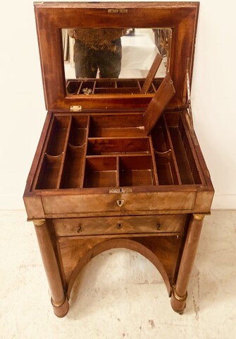 chevet coiffeuse époque empire en placage d'acajou dessus marbre . XIX siècle .
