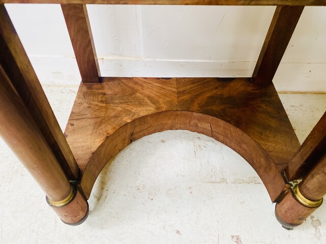 chevet coiffeuse époque empire en placage d'acajou dessus marbre . XIX siècle .