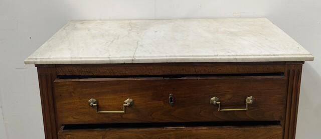 chiffonnier Louis XVI en noyer massif dessus marbre blanc . XIX siècle .