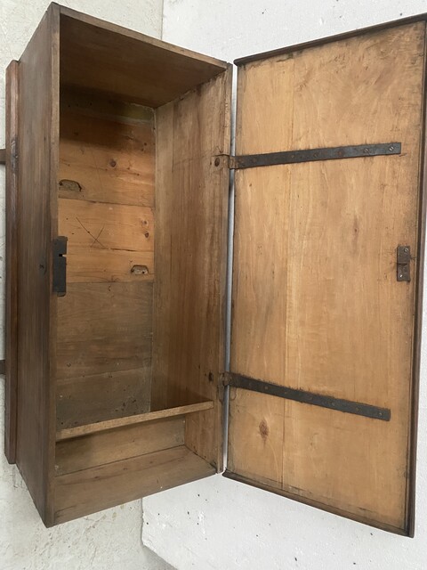 coffre en peuplier massif teinté noyer . XIX siècle .