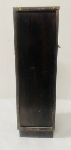coffret minimaliste art brut en bois noirci gainé de laiton . XX siècle .