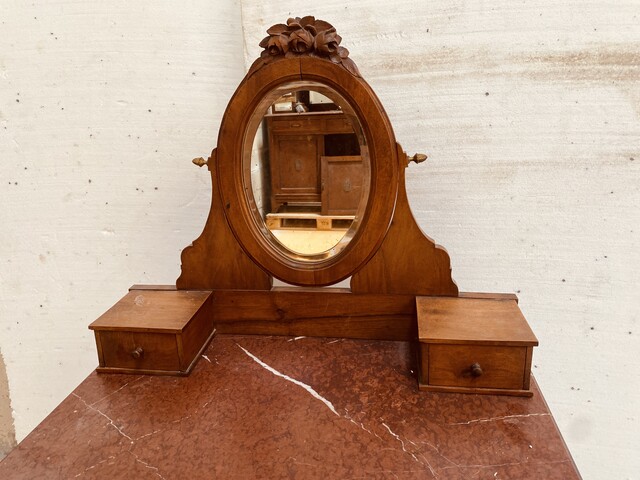 coiffeuse en noyer massif plateau en marbre rouge griotte . XX siècle .