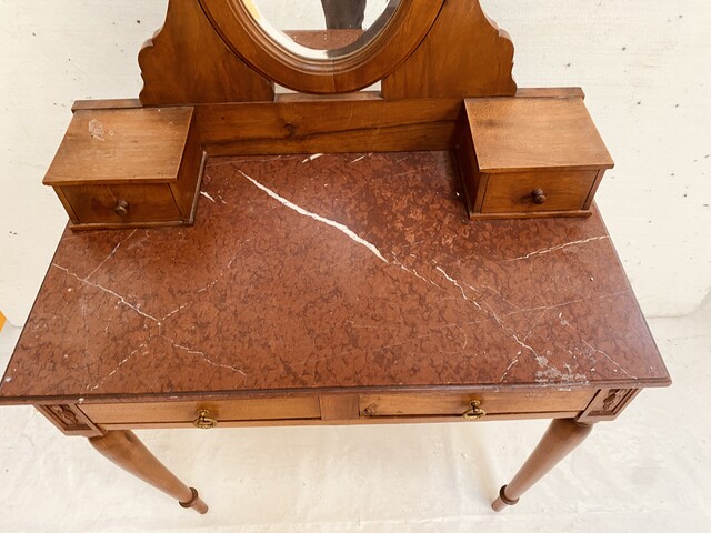 coiffeuse en noyer massif plateau en marbre rouge griotte . XX siècle .