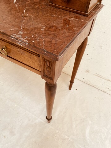 coiffeuse en noyer massif plateau en marbre rouge griotte . XX siècle .