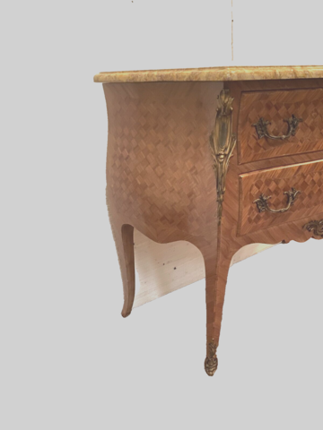 commode de style louis XV dessus marbre trois tiroirs en façade . XX siècle .