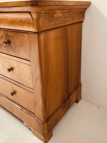 commode style Louis Philippe en merisier massif dessus bois . XIX siècle .