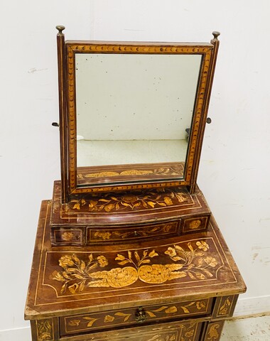 confiturier Hollandais avec petite coiffeuse à miroir pivotant . XIX siècle .