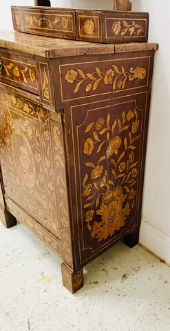 confiturier Hollandais avec petite coiffeuse à miroir pivotant . XIX siècle .