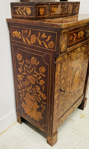 confiturier Hollandais avec petite coiffeuse à miroir pivotant . XIX siècle .