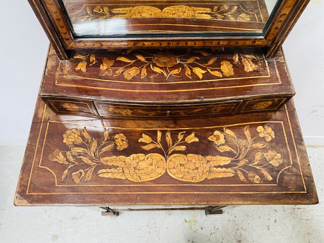 confiturier Hollandais avec petite coiffeuse à miroir pivotant . XIX siècle .