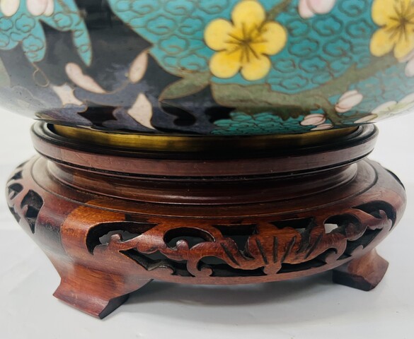 Coupe en émail cloisonné et son bouquet de fleurs en pierre dure . XX siècle .