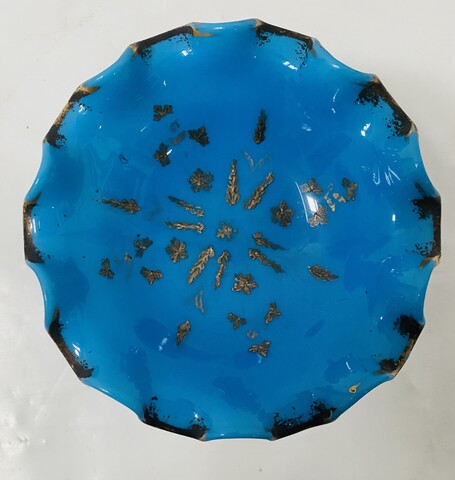 coupelle en opaline bleu à décor d'épies de bleu doré . XIX siècle .