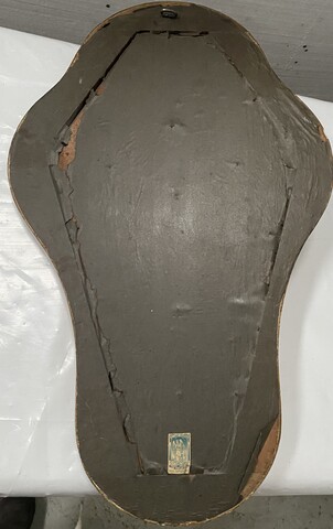 Crucifix sur cadre en bois doré patiné Objet de dévotion . XIX siècle .