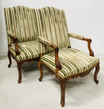 deux fauteuils haut dossier à assises dossier recouvrement tissus . XX siècle .