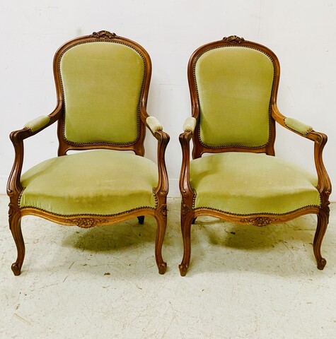 deux fauteuils haut dossier à assises dossier recouvrement tissus . XX siècle .