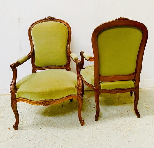 deux fauteuils haut dossier à assises dossier recouvrement tissus . XX siècle .