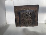 devanture ou pare feu napoléon III en fonte de fer . XIX siècle .