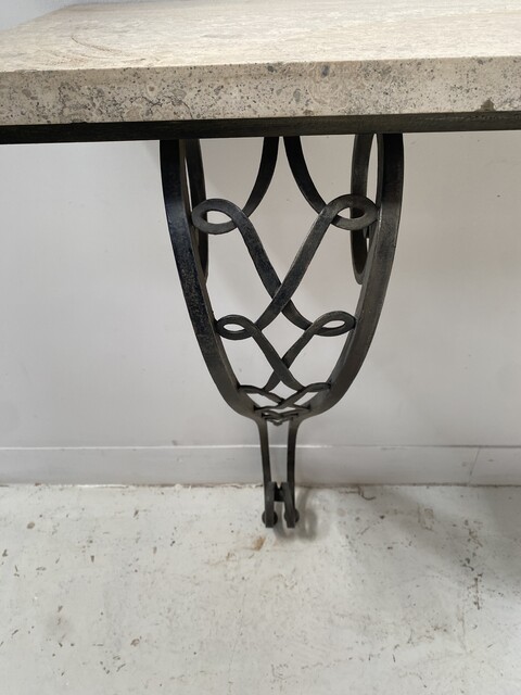 élégante console art déco en fer jambages galbée dessus marbre . XX siècle .