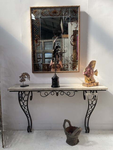 élégante console art déco en fer jambages galbée dessus marbre . XX siècle .