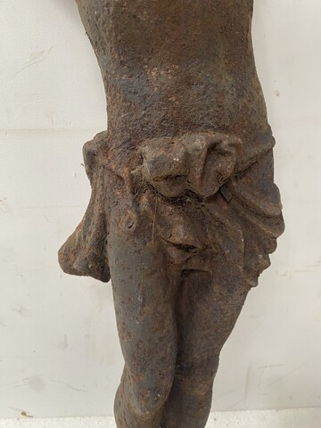  élégante paire de vases balustres en faïence fine  à décor de scène galantes  et lacustres sur fond gros bleu et à rehauts monture en laiton en rang de perles Dimension  H 36 cm L 13 cm  P 13 cm  Epoque milieu du . XIX siècle .