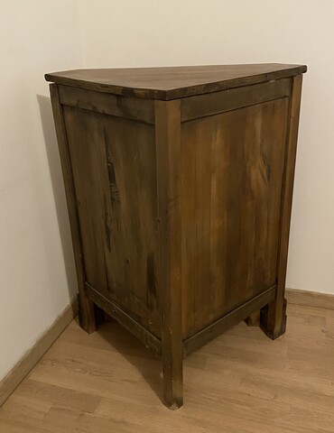 encoignure en noyer et placage de noyer dessus bois . XIX siècle.